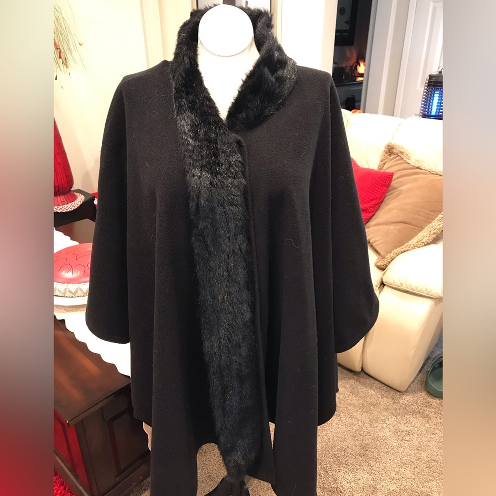 Preston & York Black One Size Fits All Fleece Faux Fur Long Cape Wrap Shawl EUC